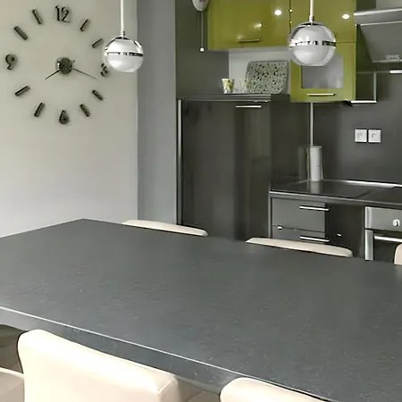 Confortable A Avec Balcon Apach