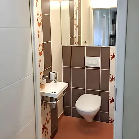 Confortable A Avec Balcon * Apach